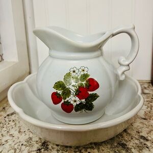 McCoy Strawberry Fields 🍓 Design Pitcher and Basin Set